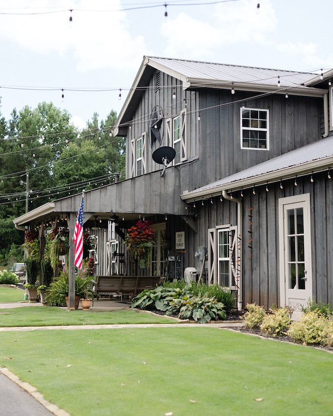How Many Guests Can a Barn Wedding Venue Hold?
