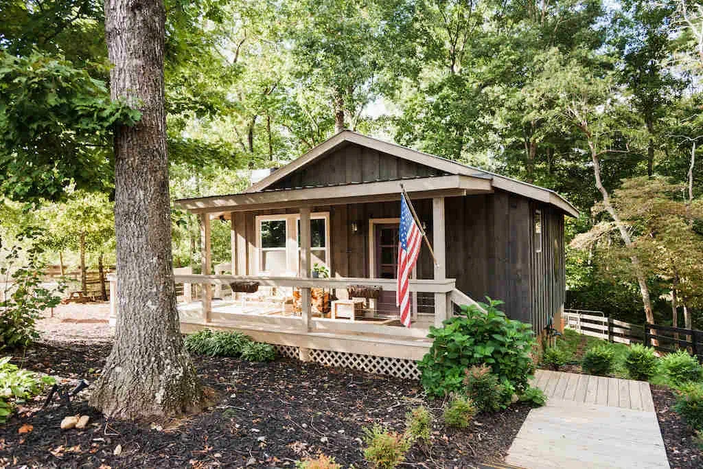 grooms cabin