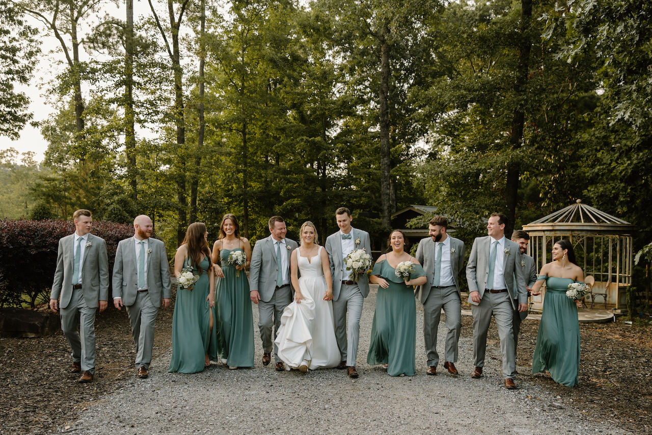 Weekday wedding in Dawsonville offers unique experiences, savings, and intimate gatherings