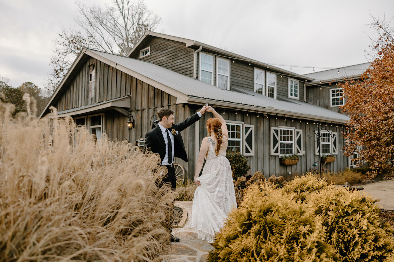 What to Wear to a North Georgia Barn Wedding