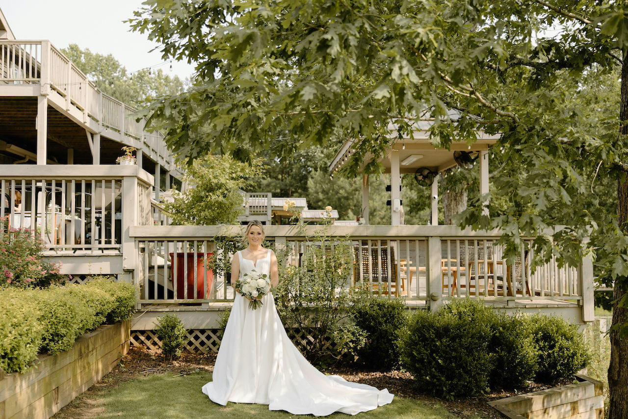 Outdoor Wedding Photos in the Summer