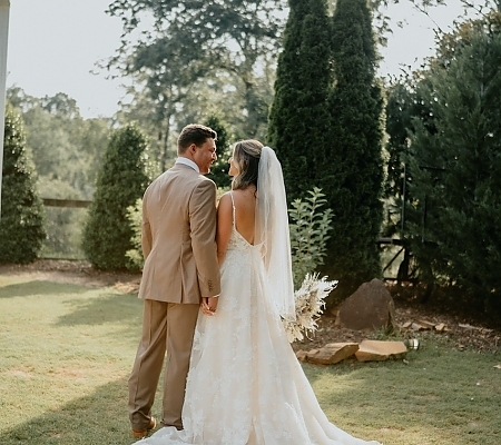 Sweet Outdoor Wedding Photos