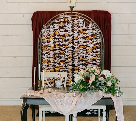 Unique Sweetheart Table