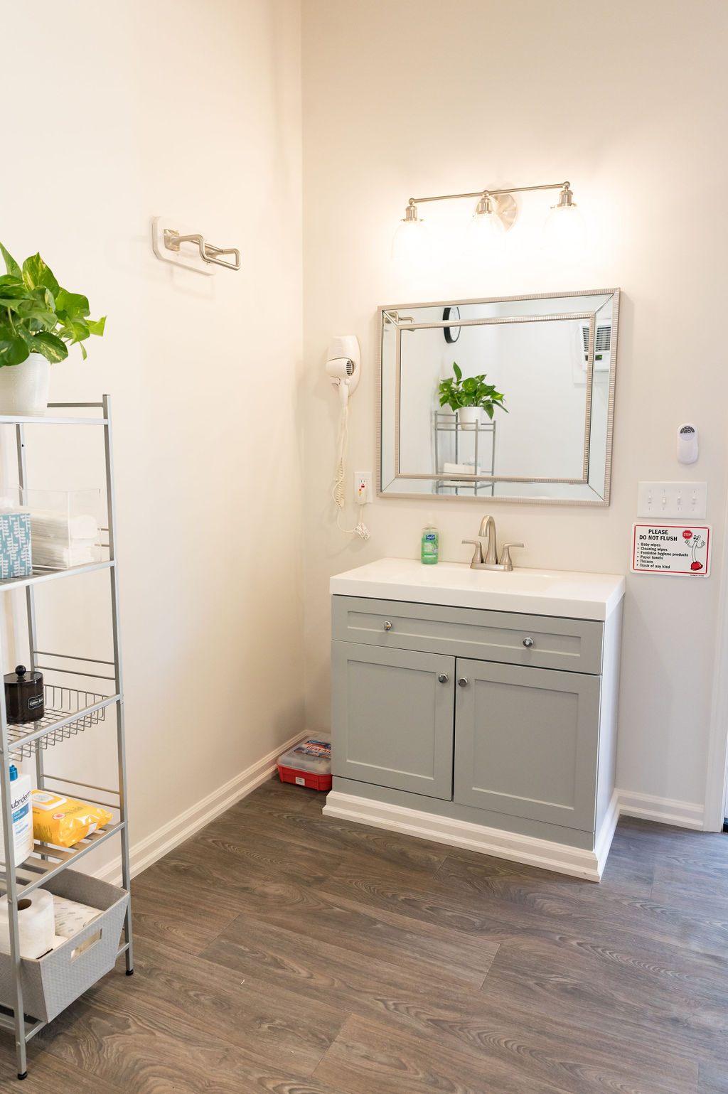 Roomy Bathroom at Cottages