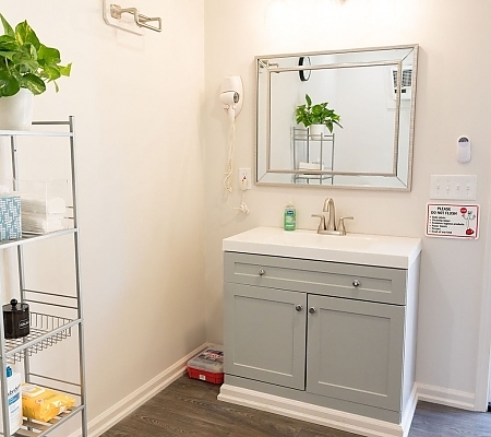 Roomy Bathroom at Cottages